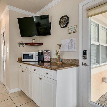 Walkable To Restaurants And Steps To The Beach! - Coconut Villa'S Suite 10 St. Pete Beach Kültér fotó