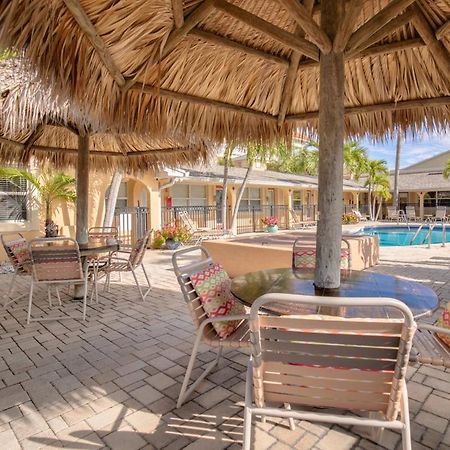 Walkable To Restaurants And Steps To The Beach! - Coconut Villa'S Suite 10 St. Pete Beach Kültér fotó