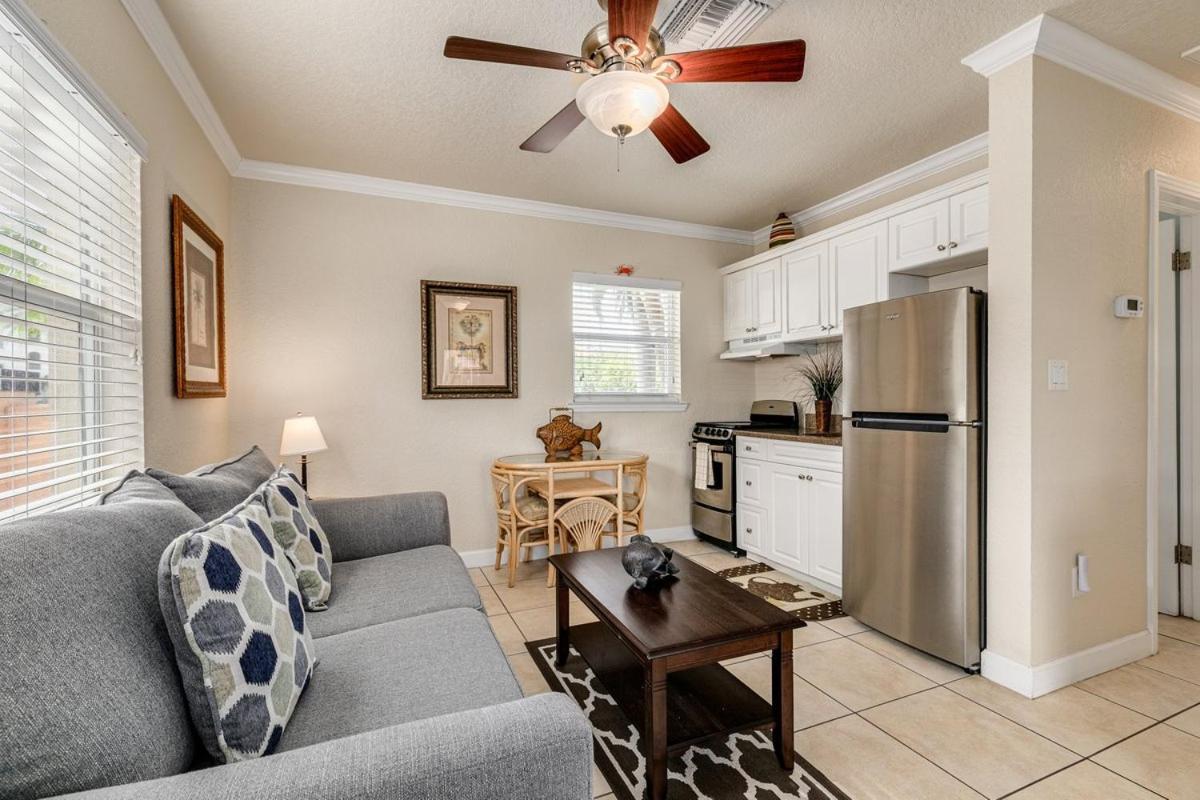 Walkable To Restaurants And Steps To The Beach! - Coconut Villa'S Suite 10 St. Pete Beach Kültér fotó