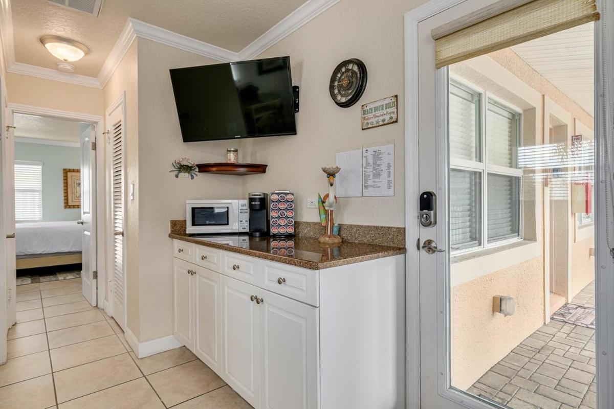 Walkable To Restaurants And Steps To The Beach! - Coconut Villa'S Suite 10 St. Pete Beach Kültér fotó