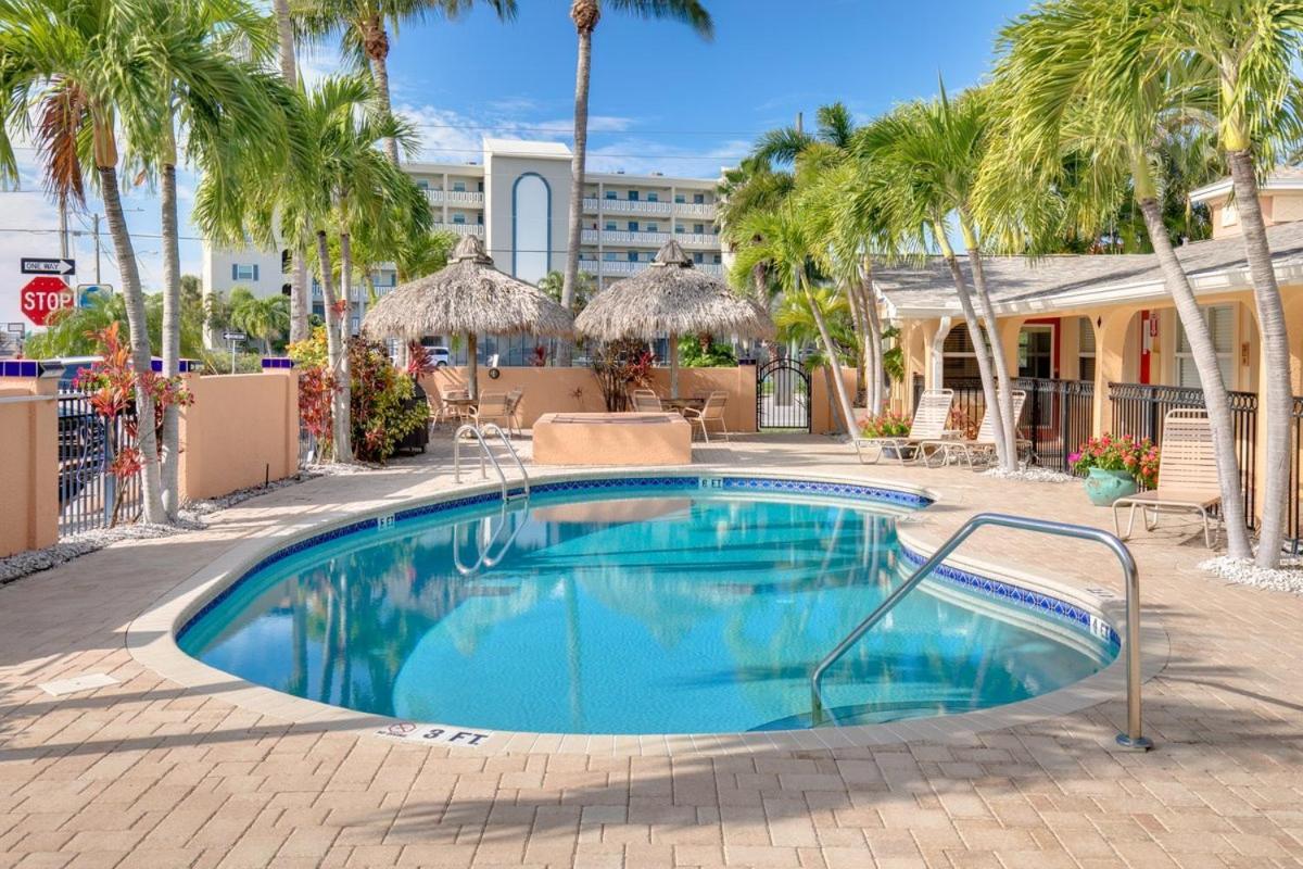 Walkable To Restaurants And Steps To The Beach! - Coconut Villa'S Suite 10 St. Pete Beach Kültér fotó