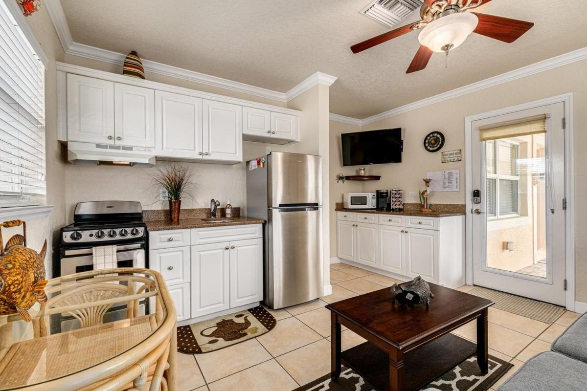 Walkable To Restaurants And Steps To The Beach! - Coconut Villa'S Suite 10 St. Pete Beach Kültér fotó